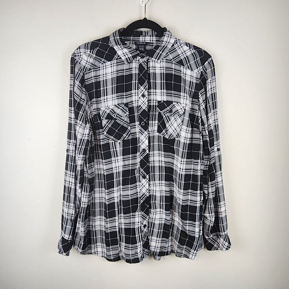 Torrid size 0 / L plaid black white button down shirt fall winter roll sleeve